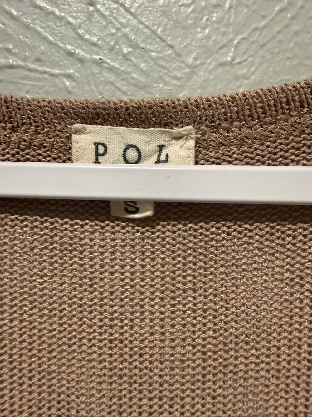 POL Taupe Exposed-Seam Lightweight Knit V-Neck Top - Picture 6 of 10